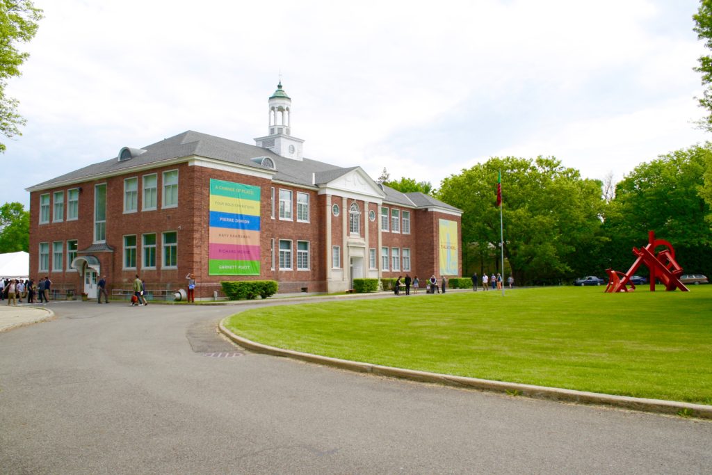 The School | Jack Shainman Gallery David Hammons, "African American Flag" (1990) and Mar Di Suvero "Chonk On" (2000)